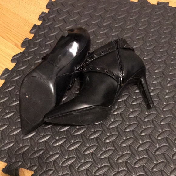 Nine west pointy stilettos with metal strap embellishment never worn size 8.5m - Picture 3 of 3